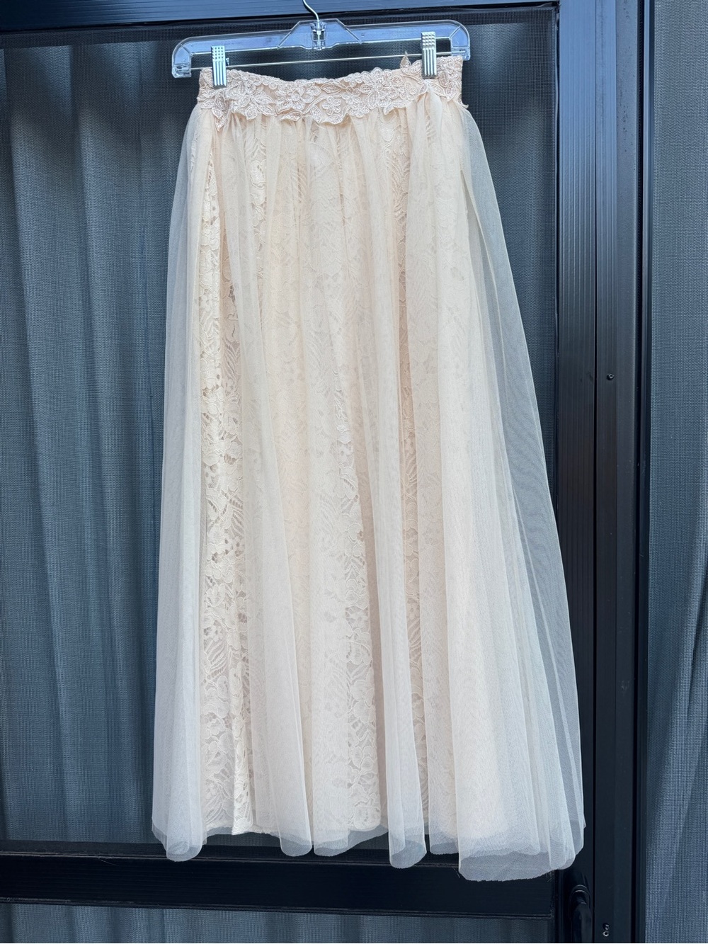 GB Gianni Bini Lace Tulle Maxi Skirt Size 1 Blush Ivory
